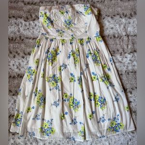 NWOT Size 6 Old Navy Strapless White Floral Dress